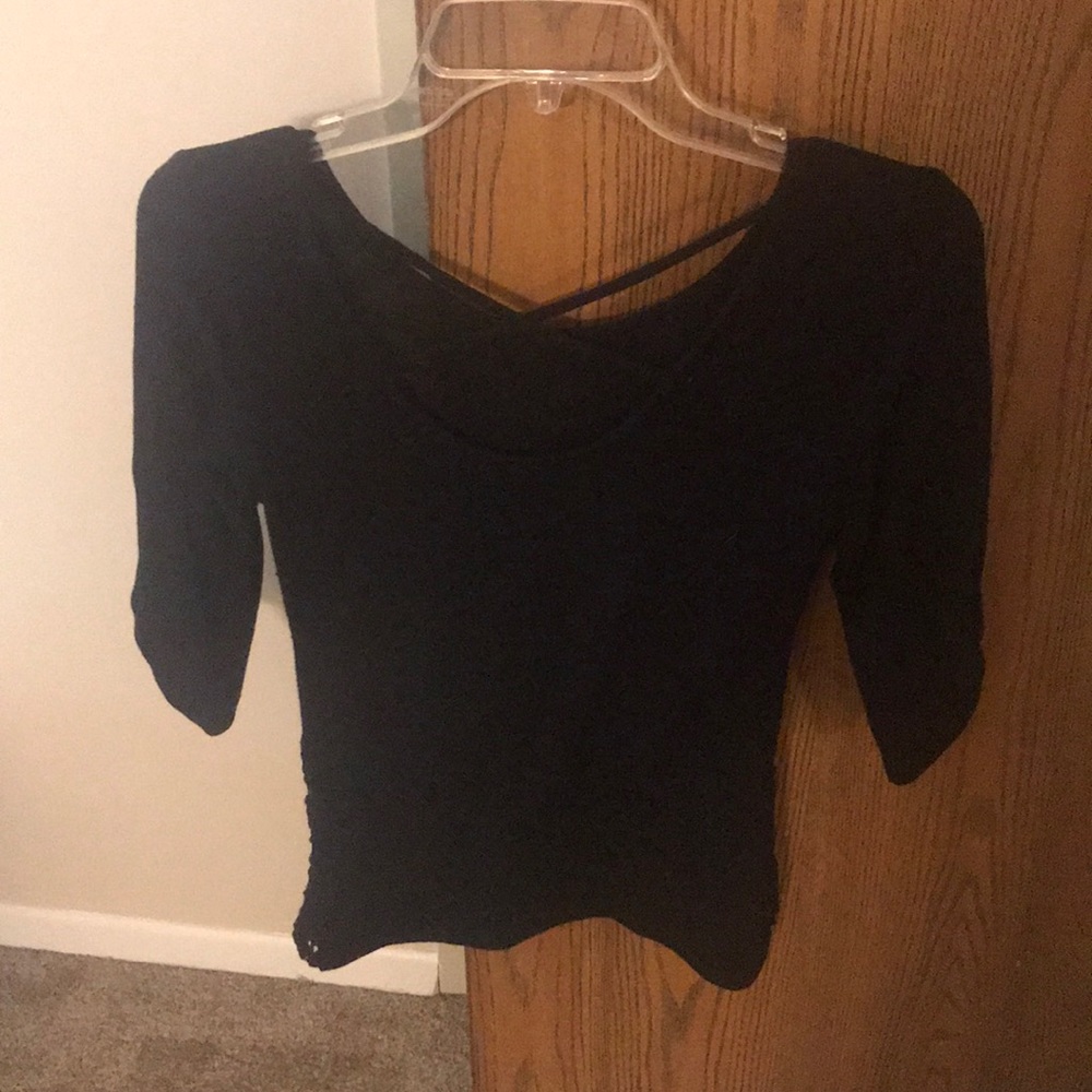 Medium sleeved black shirt